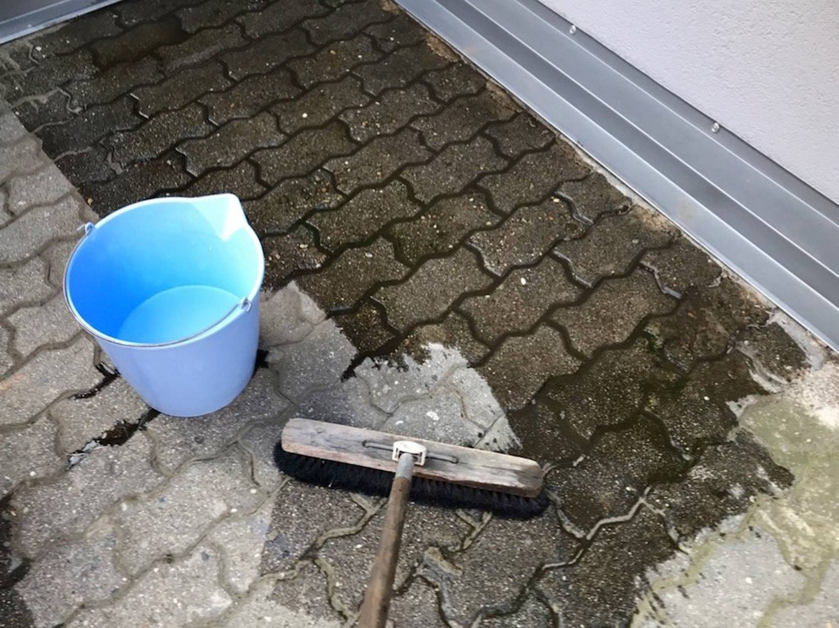 Pflasterstein reinigen in 4 Schritten heimwerker.de