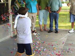 Piñata wird geöffnet