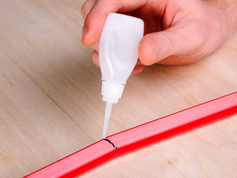 rote leiste aus plastik kleben