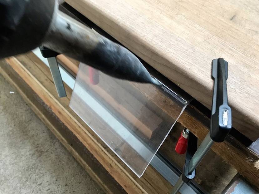 Erwärmen, bis das Acrylglas den gewünschten Winkel erreicht.
