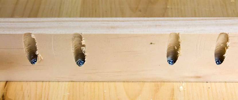 Holzleist mit Pocketholes angebracht
