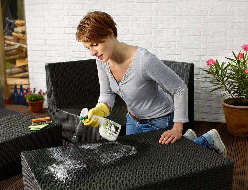 Alle Kuststoffmöbel in Geflechtoptik effektiv reinigen und pflegen