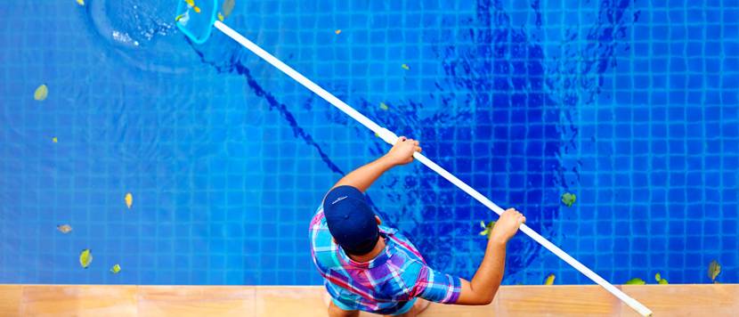 Pool reinigen und Algen verhindern