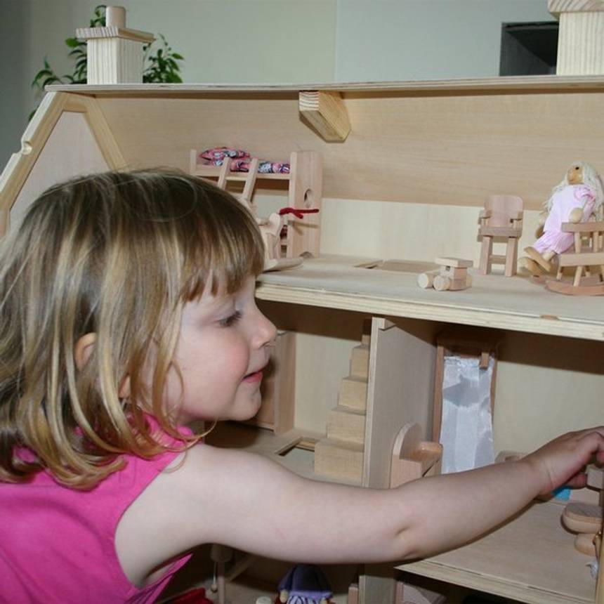  Puppenhaus selber bauen und Zubehör basteln - heimwerker.de Motiv 