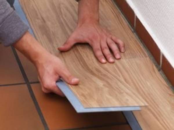 Wie Glänzt Alter Pvc Boden Wieder PVC: Polyvinylchlorid als Bodenbelag - heimwerker.de