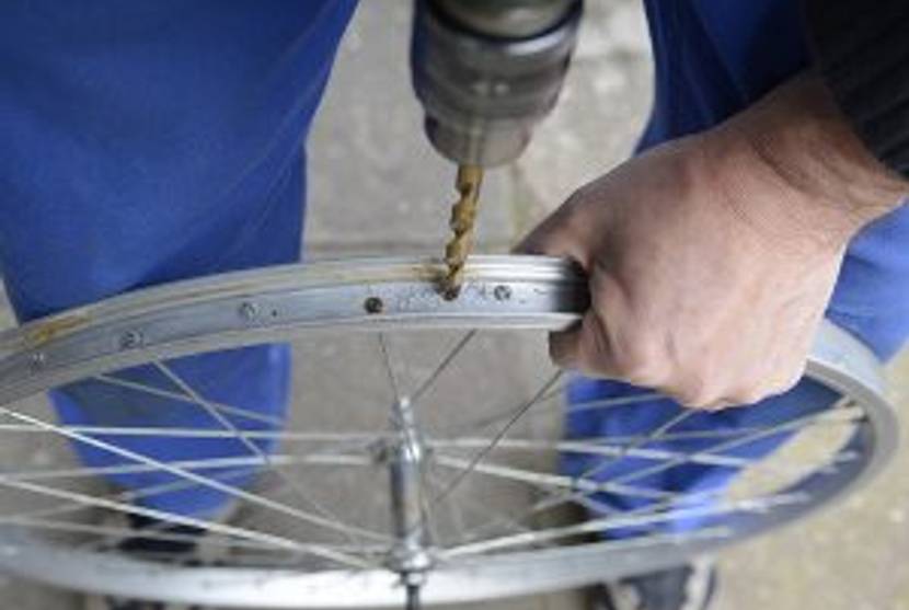 Fahrradfelge für Rankgitter bohren