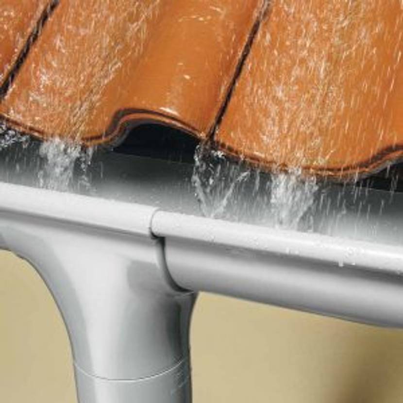regenwasser-sammeln-dachrinne