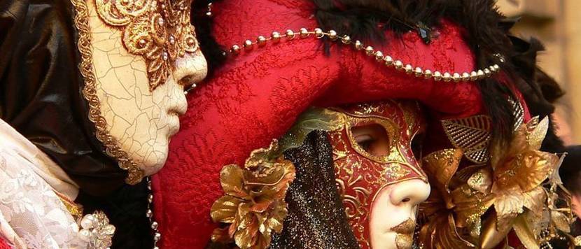 rokoko-barock-maske-bruechig
