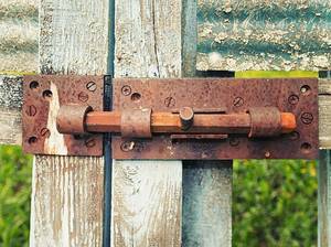 rost-entfernen-scharnier