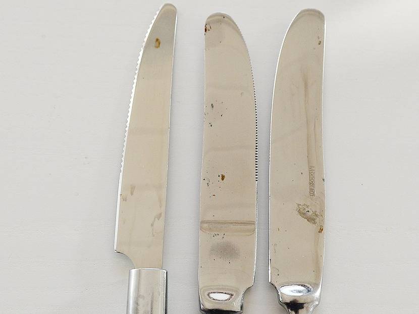 Typische kleine Flugrostflecken auf den Messern.