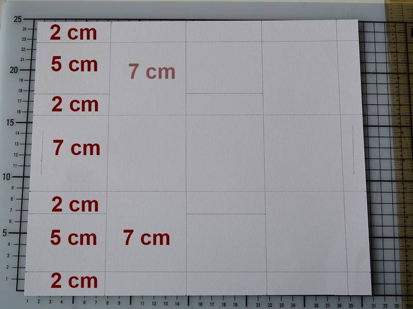 In der Höhe sind die Spalten 1, 3 und 5 sowie die Spalten 2 und 4 gleich unterteilt.