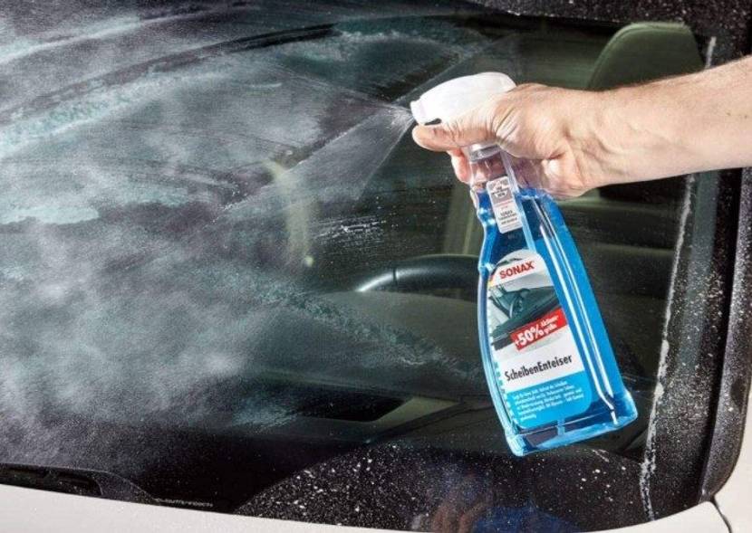 scheibe mit spray enteisen