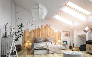 Schlafqualität verbessern im Test durch schönes Schlafzimmer: Bett vor Holzelementen an der Wand in einer Dachgeschosswohnung mit Pflanzen, Spiegel und Dekoelementen.