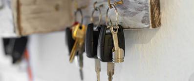 Schlüssel hängen am Schlüsselbrett Schlüsselbund