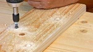 schritt9-loecher-in-querfries-vorbohren