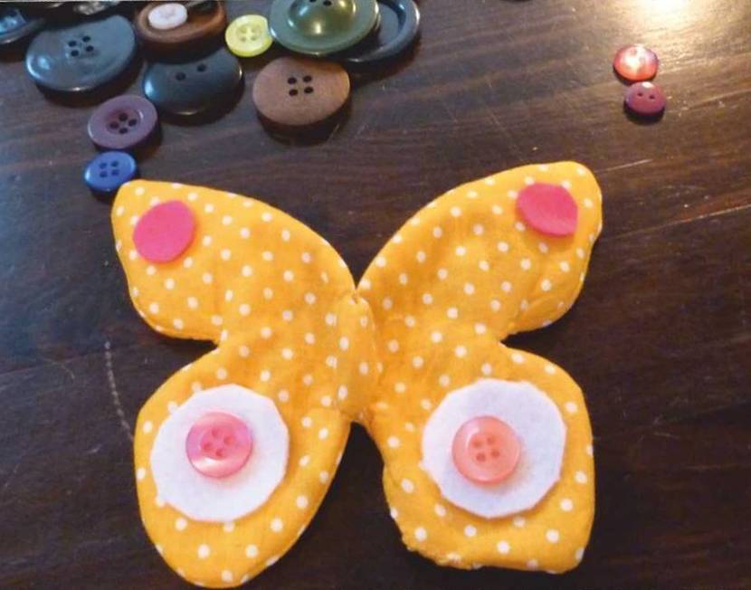 Schmetterlinge mit Watte füllen für Schultüte