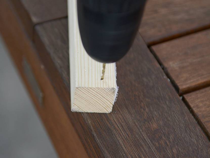 auch für die Ringösen kleine Vorbohrungen anbringen