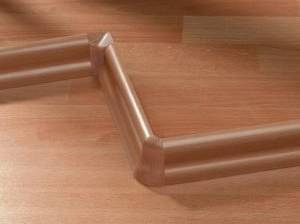 Sockelleiste mit Eckverbinder
