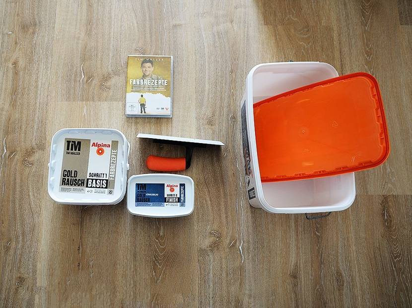 CD, Basis, Finish und eine abgerundete Glättkelle sind enthalten.