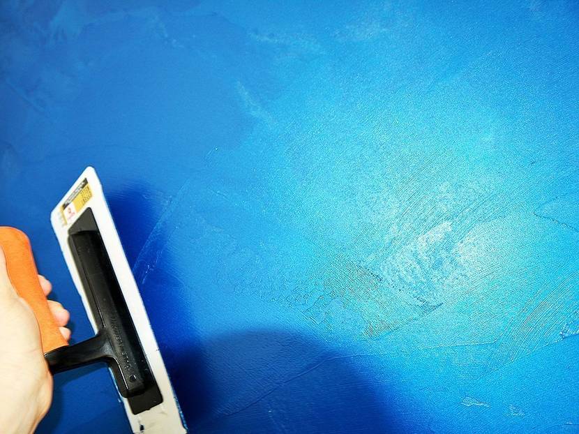 Eine interessante Struktur und ein intensives, metallisches Blau.