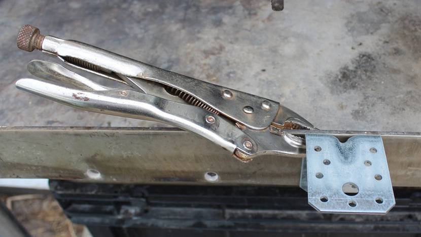 Gripzangen finden ihre Anwendung in der Metallbearbeitung.