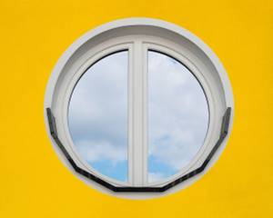 Bullauge mit spiegelnder Fensterfolie
