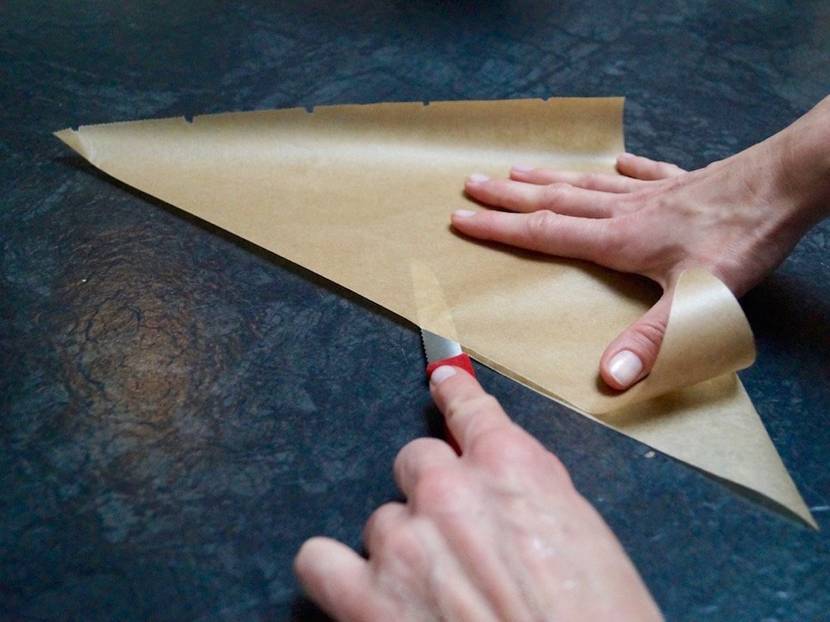 Dreiecke mit einem scharfen Messer trennen