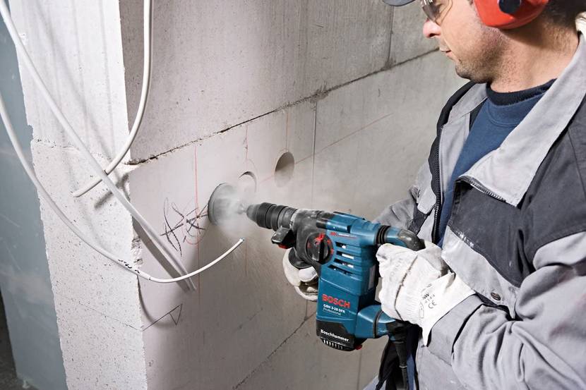 steckdose bohren mit bosch-bohrhammer