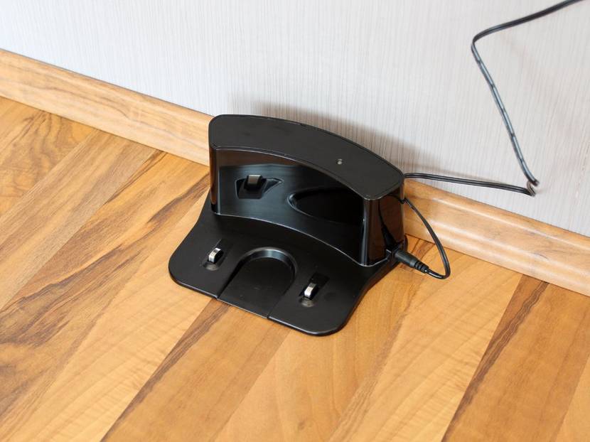 Unschön ist der seitliche Stecker für das Netzteil.