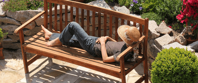 Hochwertige Teak-Gartenmöbel: Langlebige Gartenmöbel sind nachhaltig und überzeugen auch beim Preis