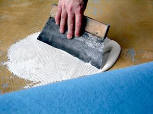 teppich-verlegen-teppichkleber