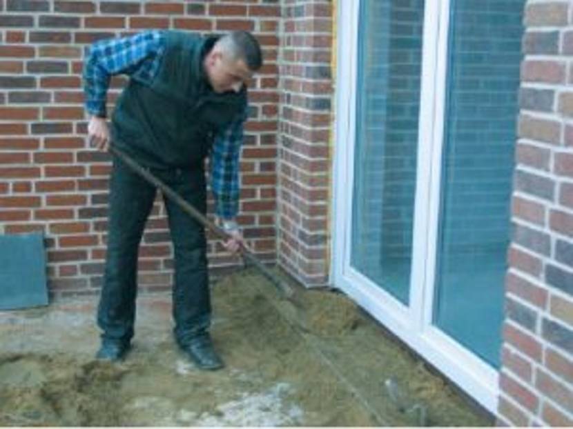 terrasse-beton-die Schicht wird gleichmäßig aufgebracht