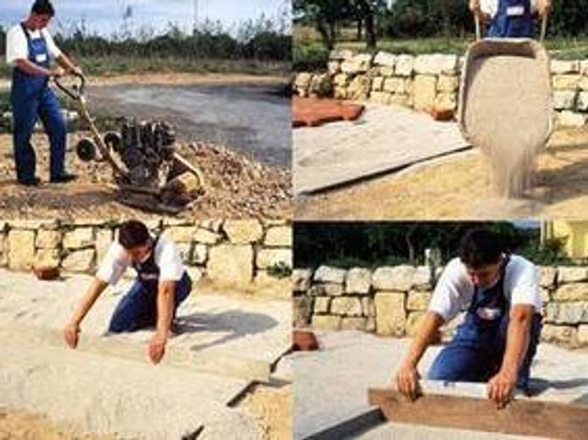 terrasse-beton-4 Fläche wird abgezogen und verdichtet.