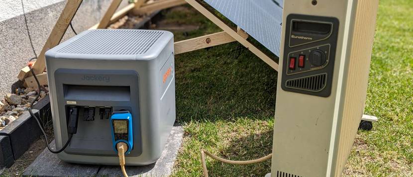 jackery-navi-2000-balkonkraftwerk-energieabgabe wird mittels oelradiator getestet