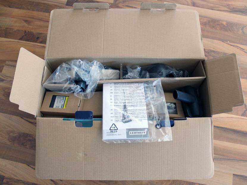 Viele Einzelteile und auch einiges an Verpackungsmaterial.