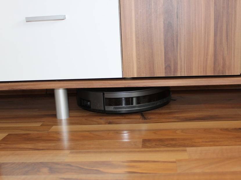 Mit 8 cm passt der ILIFE unter viele Schränke.