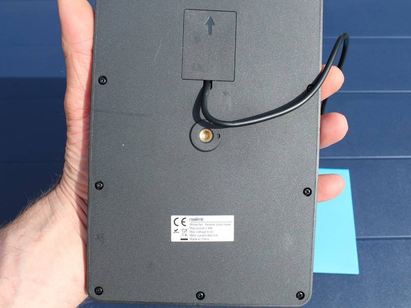 Das Kabel wird schräg zur Befestigung geführt und lässt sich so gut verlegen.
