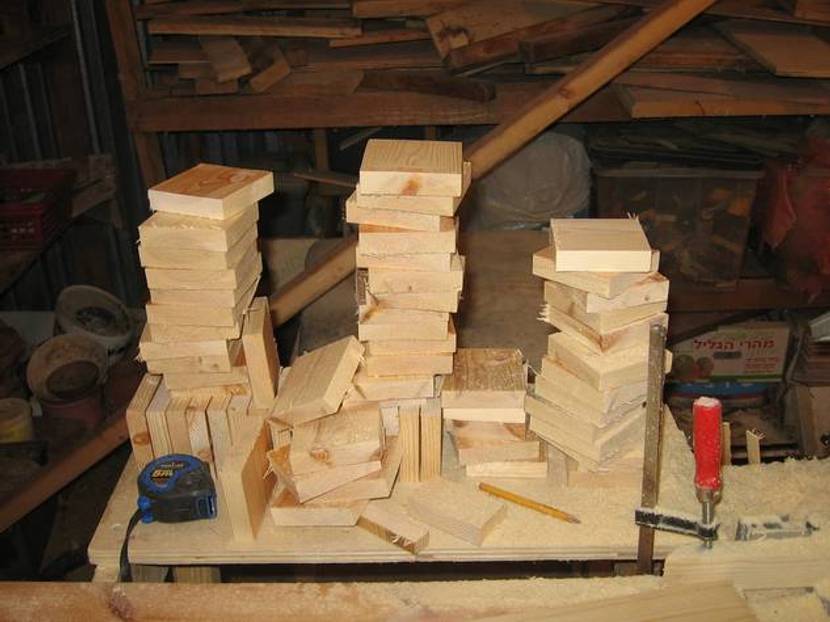 Holzreste für Tischplatte