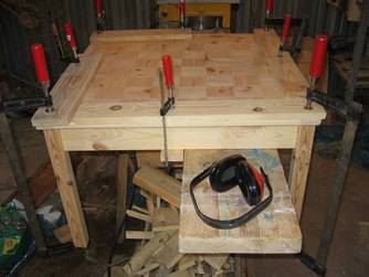 Tischplatte selber bauen aus Holzresten Bauanleitung heimwerker.de