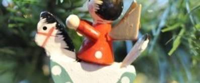 Traditionelle Baumanhänger