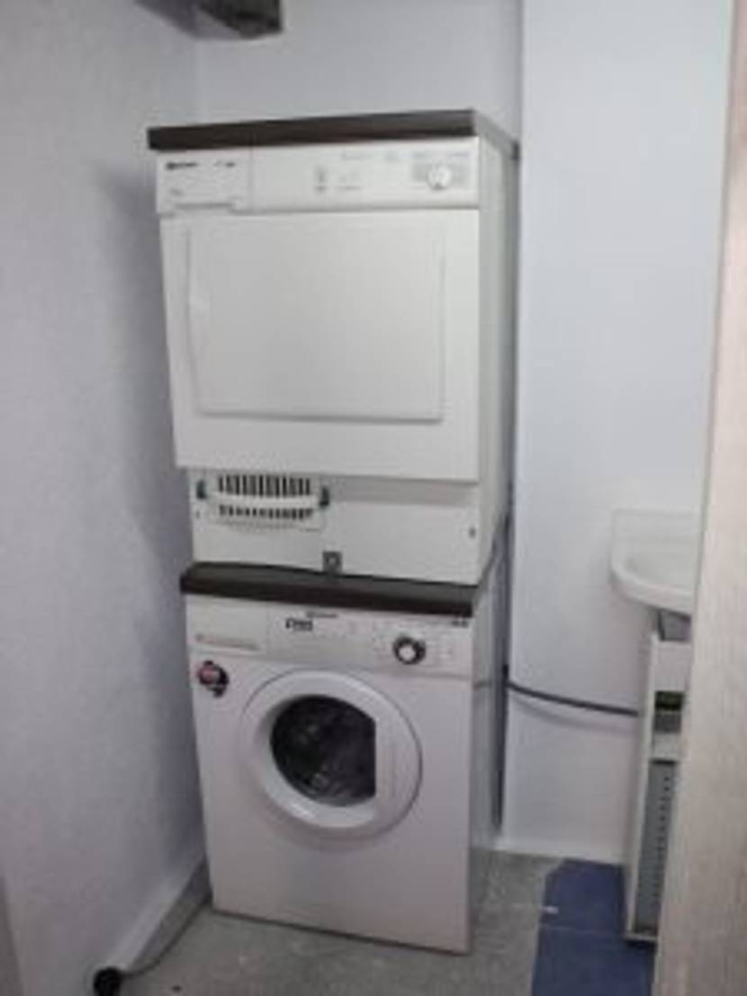 trockner-auf-waschmaschine-fertig-montiert