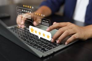 Überraschender Schaden: Online-Recherche für Handwerker.
