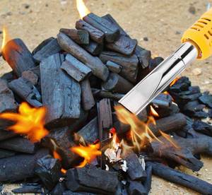 Unkrautbrenner entflammt Grillkohle