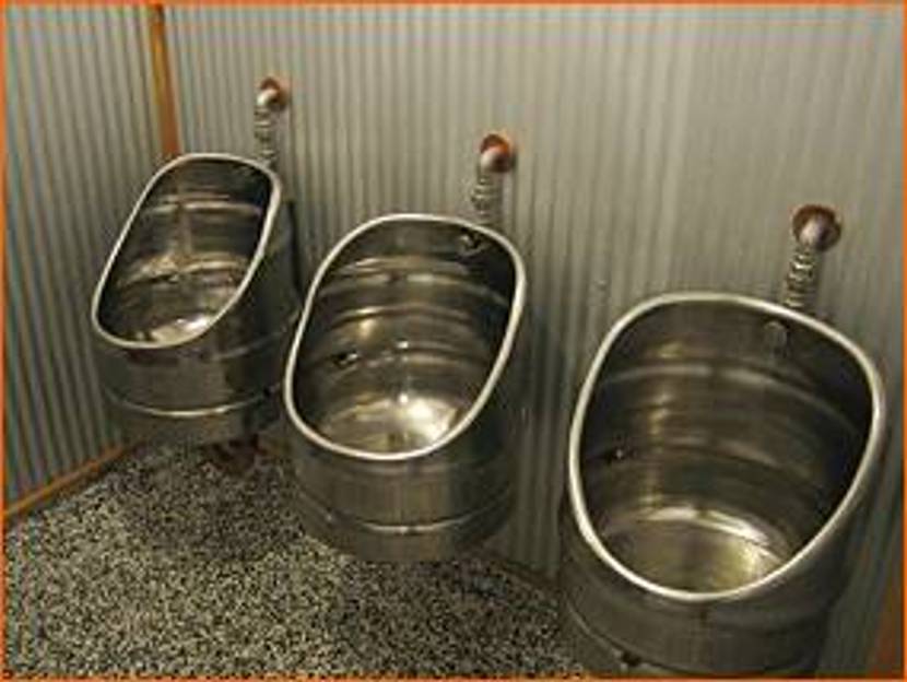 urinale-bierfässer in Neuseeland