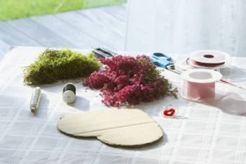 valentinsherzen-blumen-material