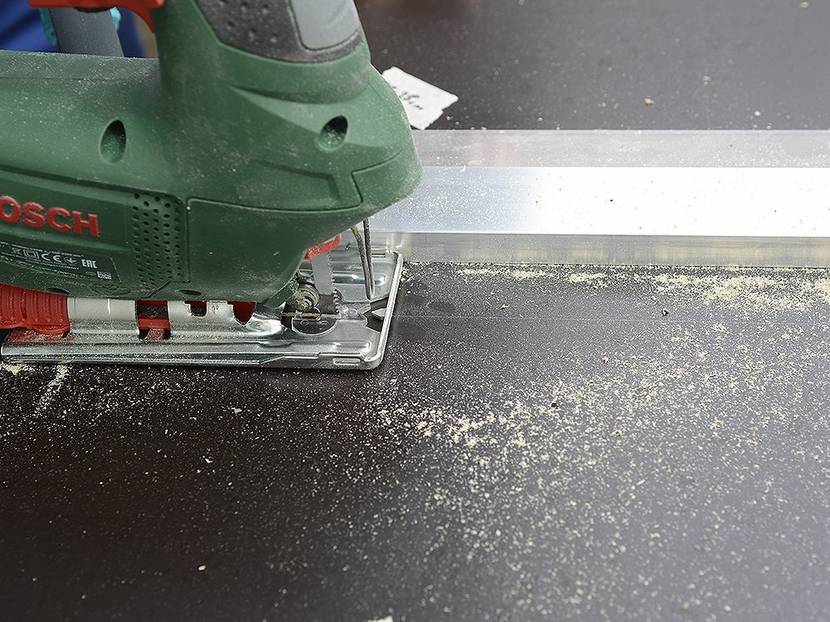 Schienen helfen beim sorgfältigen Zusägen