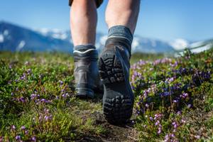 bergschuhe-auf-gipfelweg