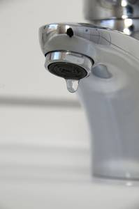 tropfender Wasserhahn