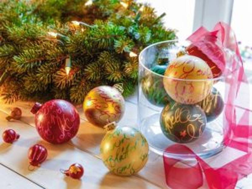 weihnachtskugeln-Mit Glanzmarker beschriftete Kugeln