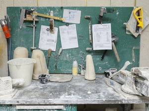 Werkstatt mit einer Lochwand